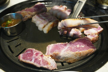 한국에서 저녁으로 먹은 돼지고기