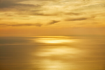 海に映る夕日