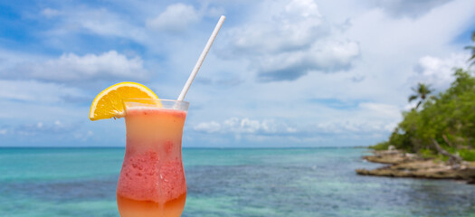 Travel background with drinks Bocal on Caribbean beach. - 774233506