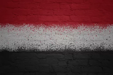 Foto op Plexiglas colorful painted national flag of yemen on a massive old brick wall © luzitanija