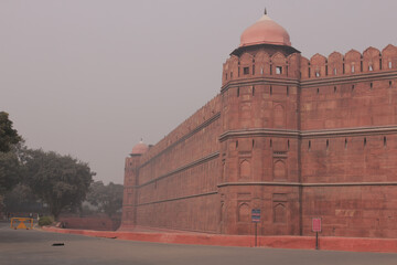 Red Fort Delhi Monument Architecture Heritage Landmark Mughal India UNESCO Palace Fortification History Emperor Agra Gate Lahore Gate Throne Hall Diwan-i-Am Diwan-i-Khas Gardens Courtyard Majestic