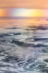 Vue du ciel en avion des paysages enneigés de Laponie en Suède