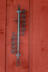 Fototapeten Températures négatives sur un thermomètre d'extérieur en Laponie en Suède © Joachim Beauvilain