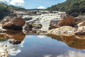 Fototapeta na wymiar Cachoeira no distrito de Conselheiro Mata, na cidade de Diamantina, Estado de Minas Gerais, Brasil