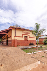antiga estação ferroviária no distrito de Rodeador, na cidade de Monjolos, Estado de Minas Gerais, Brasil