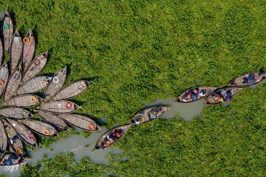  waterway transportation on Shitalakshya River is a distributary of the Brahmaputra, Dhaka Bangladesh