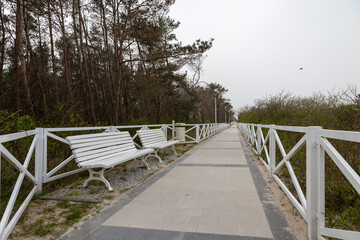 Promenada na wydmach nad morzem, zachodniopomorskie Dziwnówek. © MR. Stanek