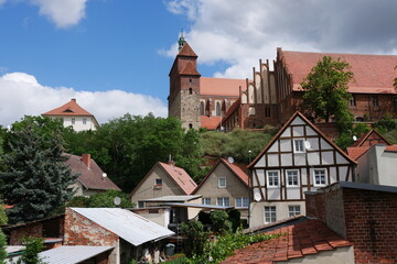 Fototapeta na wymiar Altstadt in Havelberg mit Blick zum Havelberger Dom in Sachsen-Anhalt