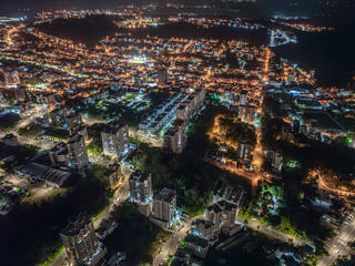 Obraz premium Vista aérea noturna de Bento Gonçalves, Rio Grande do Sul. 2024.