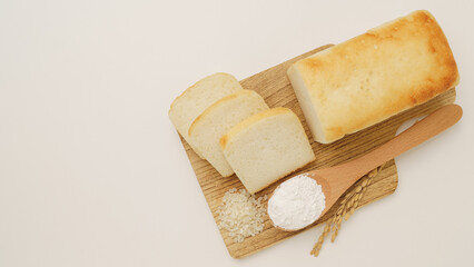 米粉パン・イメージ｜米粉パンと米粉と白米と稲穂