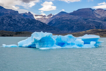 Iceberg floating at Lago Argentina in Patagonia - 774518711