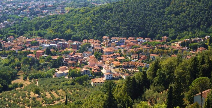 Veduta dall'alto della citt&agrave; Montecatini Terme in Toscana, Italia, Europa