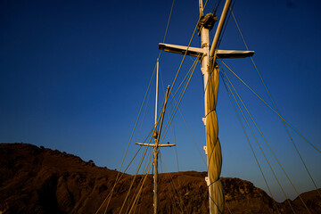 cross of ship's mast