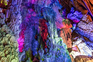 Papier Peint photo Guilin Illuminated multicolored stalactites, Reed Flute cave. Guilin Guangxi. China