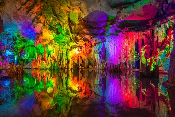 Afwasbaar Fotobehang Guilin Underground lake in Silver Caves in Guilin, China.