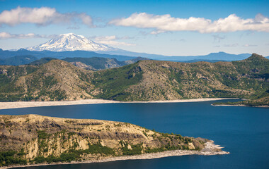 Fototapeta na wymiar Mount St. Helens, Stratovolcano in Skamania County, Washington State