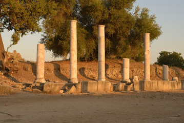 Starożytne kolumny doryckie w Side