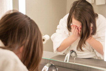 Obraz premium Beautiful girl sexy in a Bathrobe posing in the interior of the room