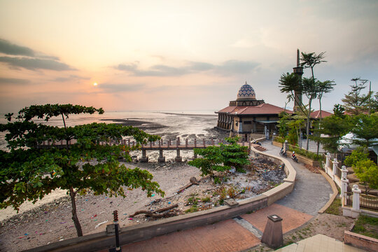 Beautiful of Al-Hussain mosque, Kuala Perlis during sunset.