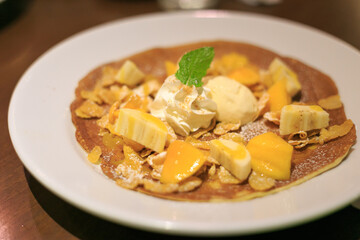 そば粉のクレープ　フルーツの乗ったガレット