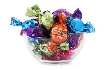 Foto op Plexiglas Bowl with sweet candies in colorful wrappers on white background © New Africa