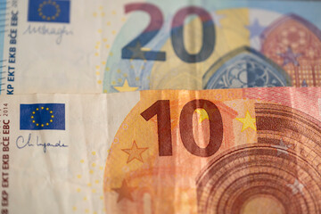 billets de 10 et 20 euros avec mise au point sur le 10