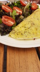 prato com crepioca e salada