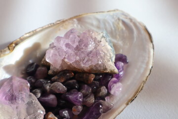Amethyst druse and amethyst kiesel in shell on the table.