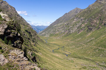 Fototapeta na wymiar Vallée du Soucelm, Auzat, Pyrénées, France. English : Soulcem Valley, Pyrenees Mountains.