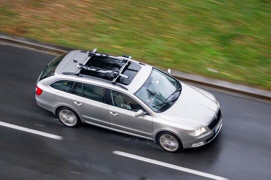 Skoda Superb Combi 2nd generation car with motion blur effect on wet road