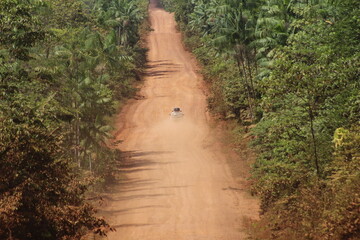 carro na br-156 em trecho sem pavimenta&ccedil;&atilde;o que vai at&eacute; oiapoque, no amap&aacute; 