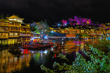Fototapeta na wymiar Night view of Fenghuang City