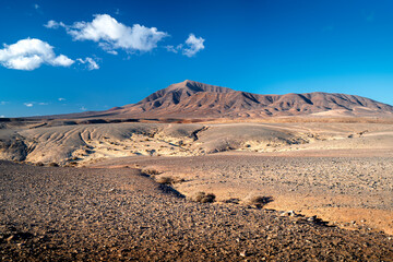 Fototapeta na wymiar The volcanic landscape of the island of Lanzarote. Volcanoes in Lanzarote. Sunny day on the islands Lanzarote.
