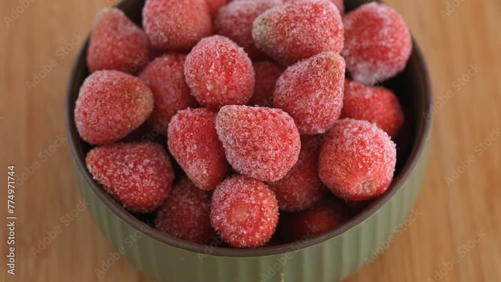 Wall mural Frozen organic strawberries in a bowl. Rotating 360 Degrees Video