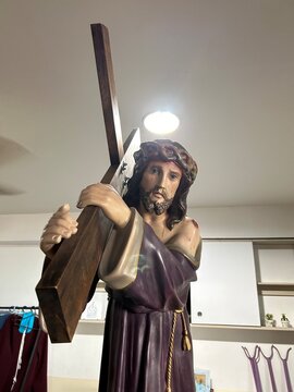 Jesus carregando a cruz