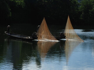Pulling nets to catch fish on Nhu Y River, Hue. Photo taken in Hue in September 2022

