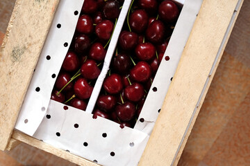 Protection of cherries for transportation. Wooden box