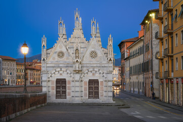 Fototapeta na wymiar View of Santa Maria della Spina in Pisa - Italy
