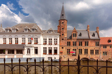 Fototapeta na wymiar Scenic sunny medieval fairytale town from the quay Rosary, Rozenhoedkaai, Bruges, Belgium