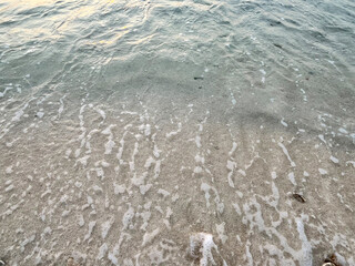 沖縄の波打ち際