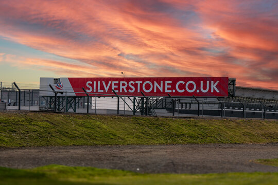 รูปภาพSilverstone – เลือกดูภาพถ่ายสต็อก เวกเตอร์ และวิดีโอ347 | Adobe Stock