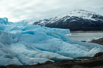La Inmensidad Congelada: El Asombroso Perito Moreno en Argentina - obrazy, fototapety, plakaty
