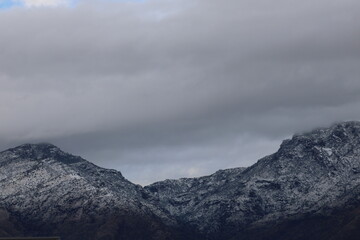 Obraz premium Snow-Clad Mountains Under Gray Skies