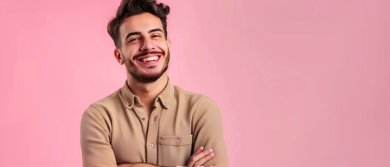 Obraz premium Kind latin gentleman on a isolated pink background. studio light.