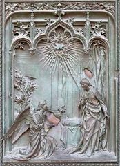 Küchenrückwand glas motiv MILAN, ITALY - SEPTEMBER 16, 2024: The detail from main bronze gate of the Cathedral - Annunciation -  by Ludovico Pogliaghi (1906). © Renáta Sedmáková