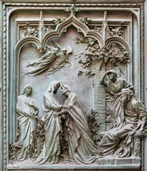 Küchenrückwand glas motiv MILAN, ITALY - SEPTEMBER 16, 2024: The detail from main bronze gate of the Cathedral -   Visitation -  by Ludovico Pogliaghi (1906). © Renáta Sedmáková