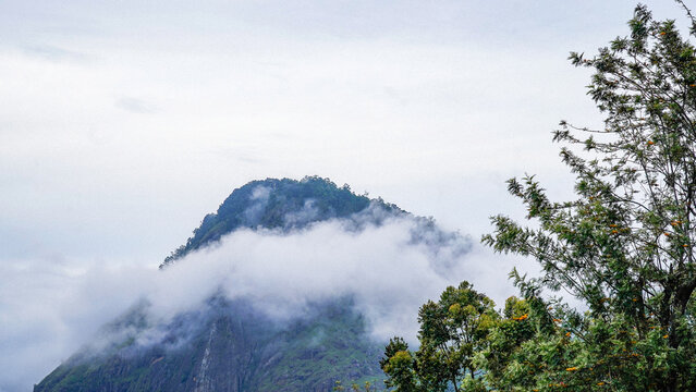 Little Adams Peak Sri Lanka, August Mountain Views with rolling clouds