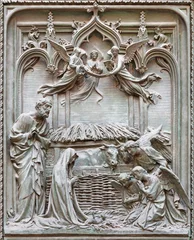 Keuken spatwand met foto MILAN, ITALY - SEPTEMBER 16, 2024: The detail from main bronze gate of the Cathedral -   Nativity -  by Ludovico Pogliaghi (1906). © Renáta Sedmáková