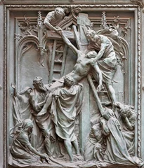 Küchenrückwand glas motiv MILAN, ITALY - SEPTEMBER 16, 2024: The detail from main bronze gate of the Cathedral -   Deposition by Ludovico Pogliaghi (1906). © Renáta Sedmáková
