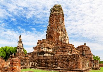 Wat Ratchaburana temple is one of the famous temple in Ayutthaya, Thailand. - obrazy, fototapety, plakaty